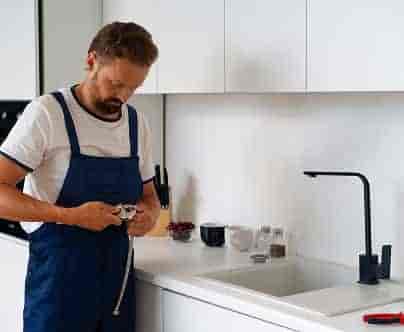 We are offering Expert Plumbing Services - 巅锋体育